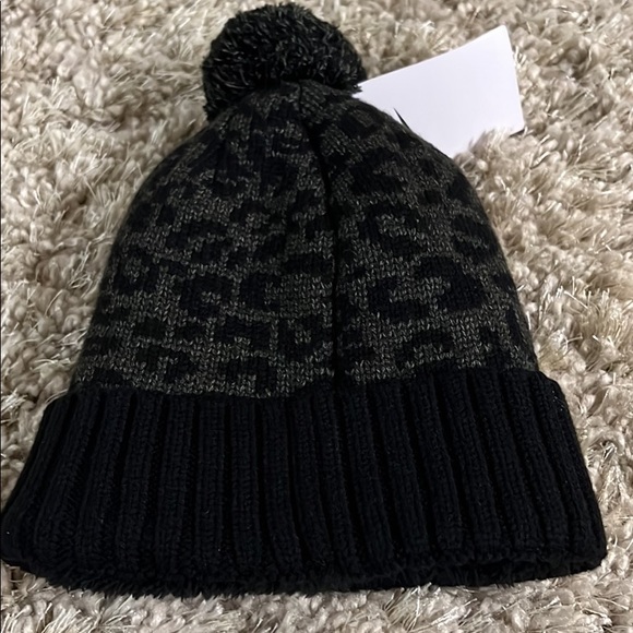 Nike Women’s Leopard Beanie - New - Picture 4 of 4
